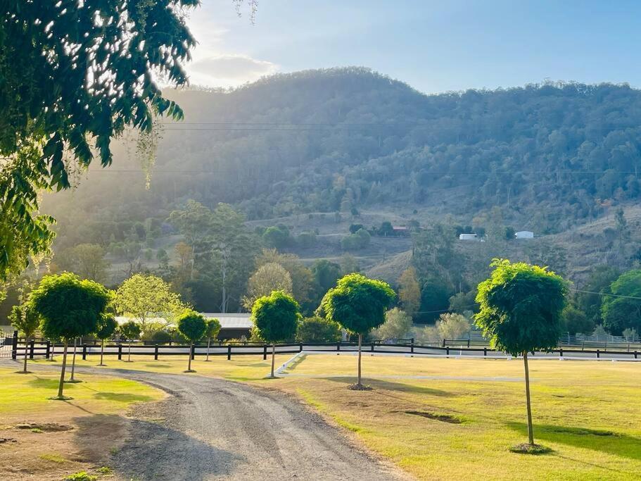 Mountview Alpaca Farmhouse Villa Canungra Exterior photo